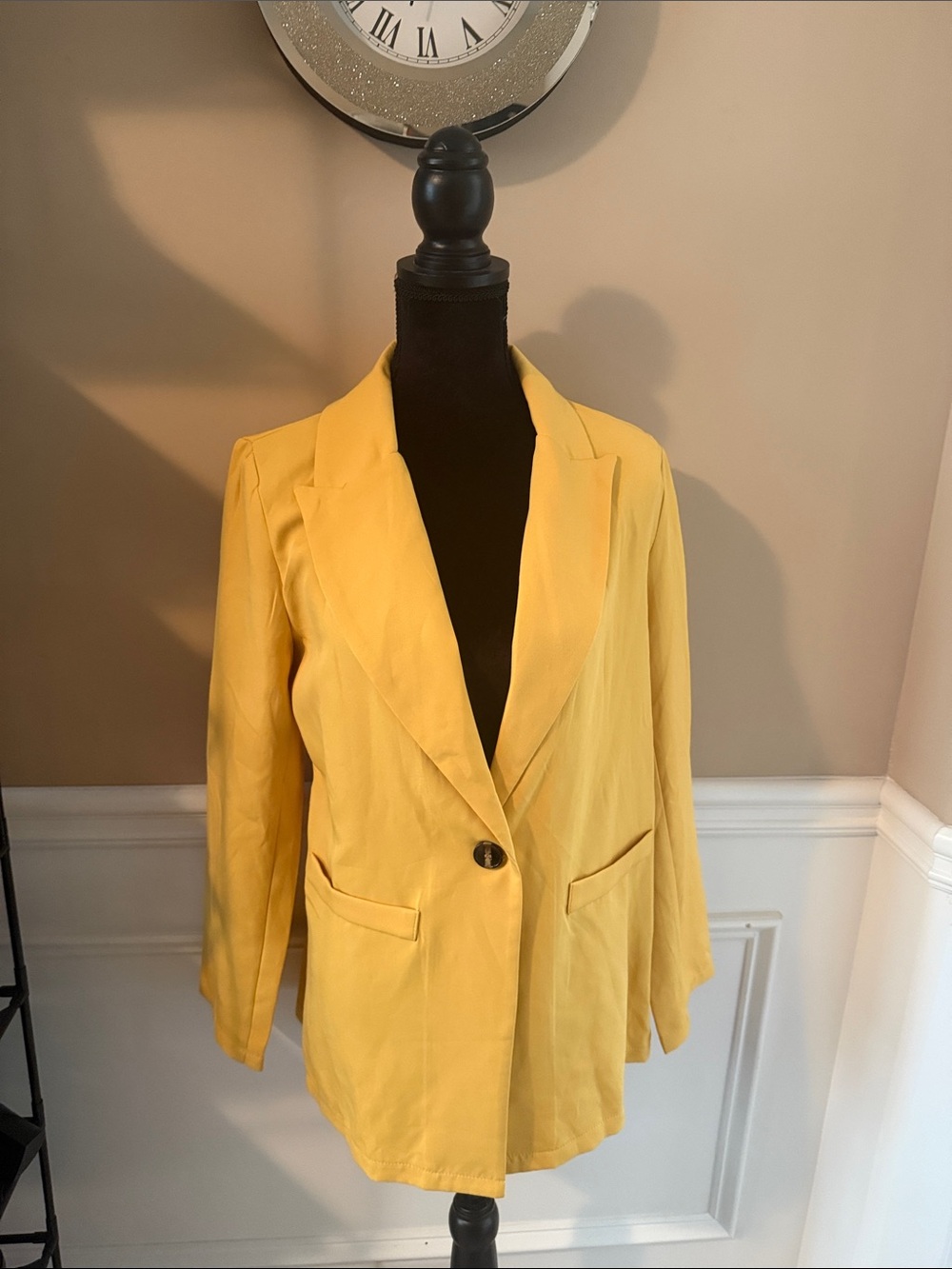 Women's Yellow Single-Button Blazer - Classic Tailored Look